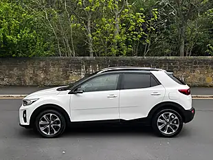 Used 2018 Kia Stonic First Edition White - Interior and Exterior details 5