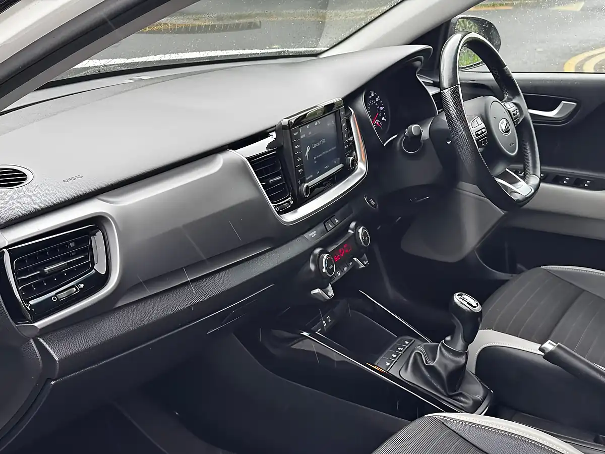 Used 2018 Kia Stonic First Edition White - Interior and Exterior details 6