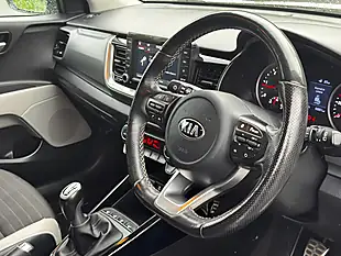Used 2018 Kia Stonic First Edition White - Interior and Exterior details 8