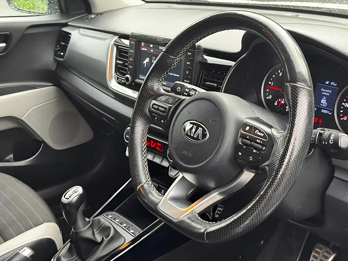 Used 2018 Kia Stonic First Edition White - Interior and Exterior details 8