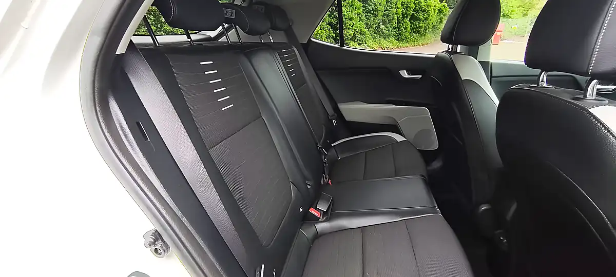 Used 2018 Kia Stonic First Edition White - Interior and Exterior details 13