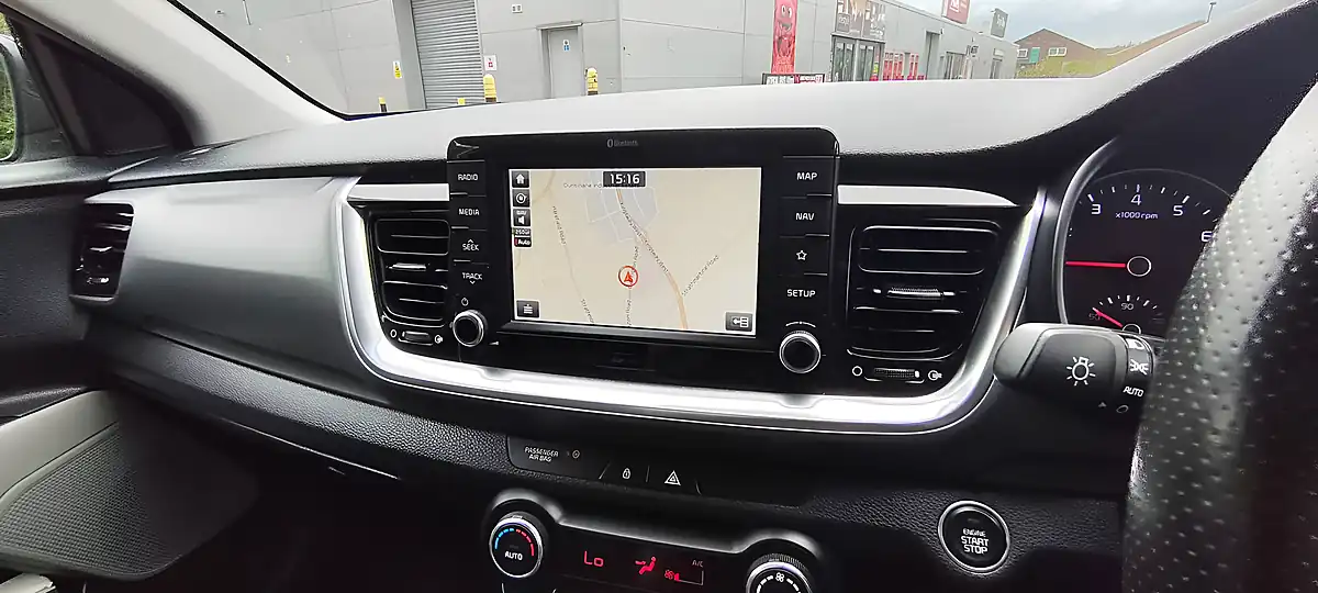 Used 2018 Kia Stonic First Edition White - Interior and Exterior details 16