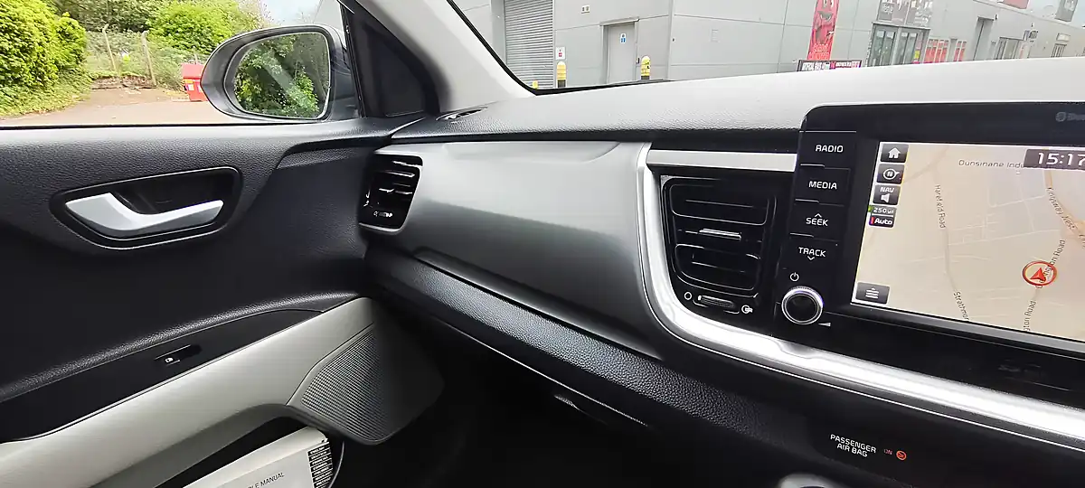 Used 2018 Kia Stonic First Edition White - Interior and Exterior details 19