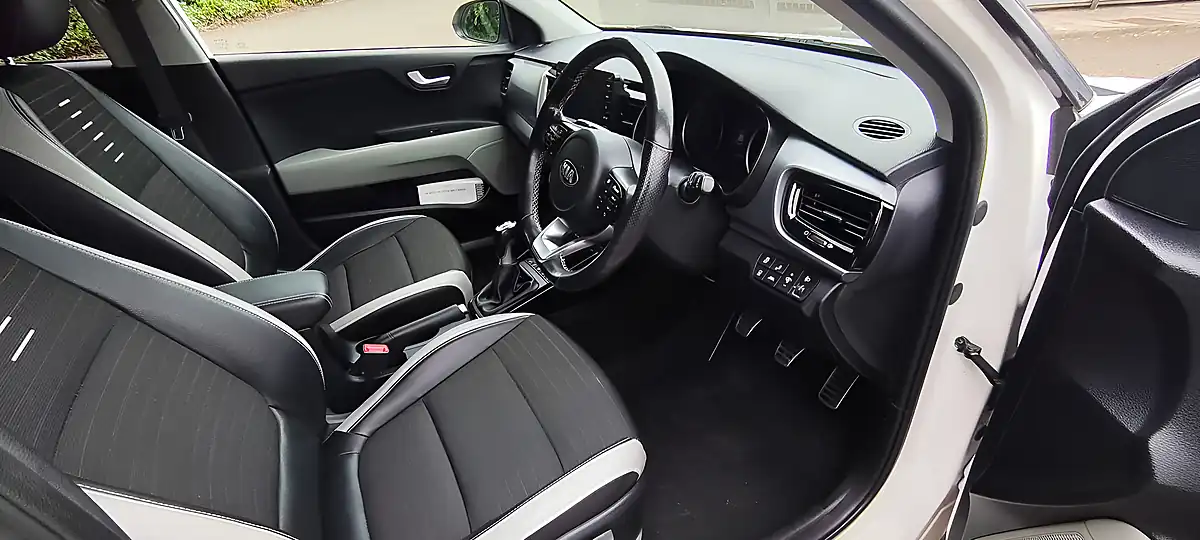 Used 2018 Kia Stonic First Edition White - Interior and Exterior details 9