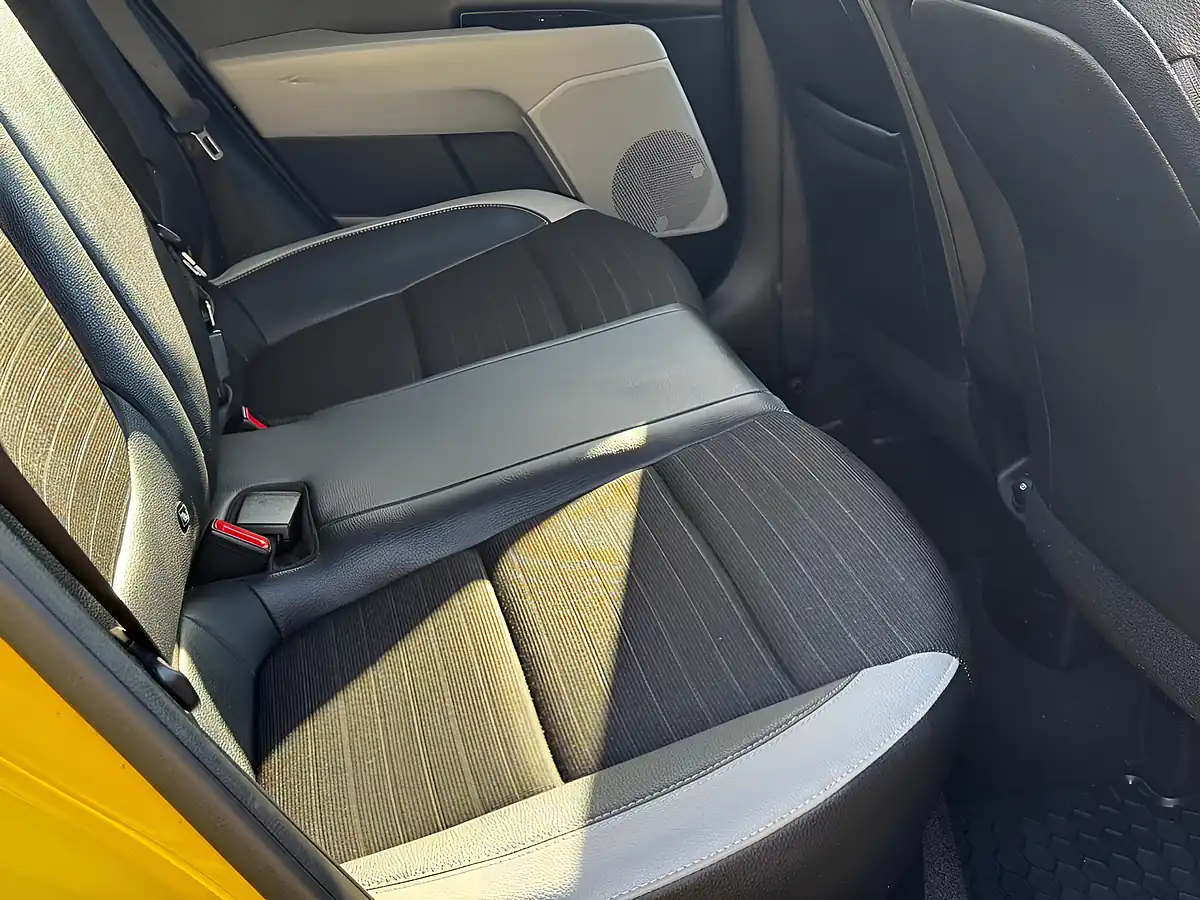 Used 2018 Kia Stonic First Edition Yellow - Interior and Exterior details 14