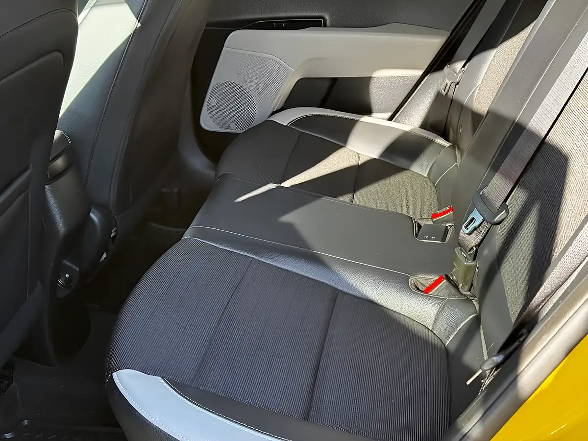 Used 2018 Kia Stonic First Edition Yellow - Interior and Exterior details 20