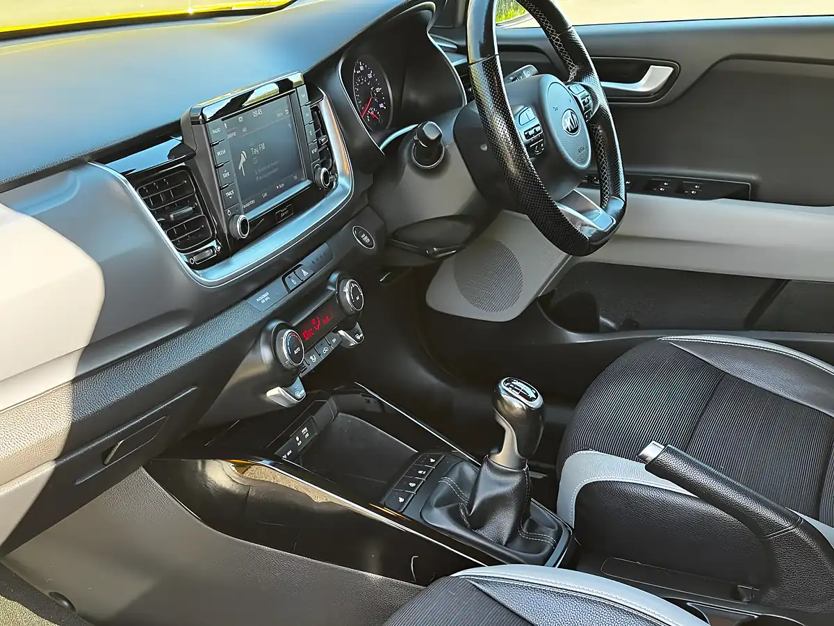 Used 2018 Kia Stonic First Edition Yellow - Interior and Exterior details 8