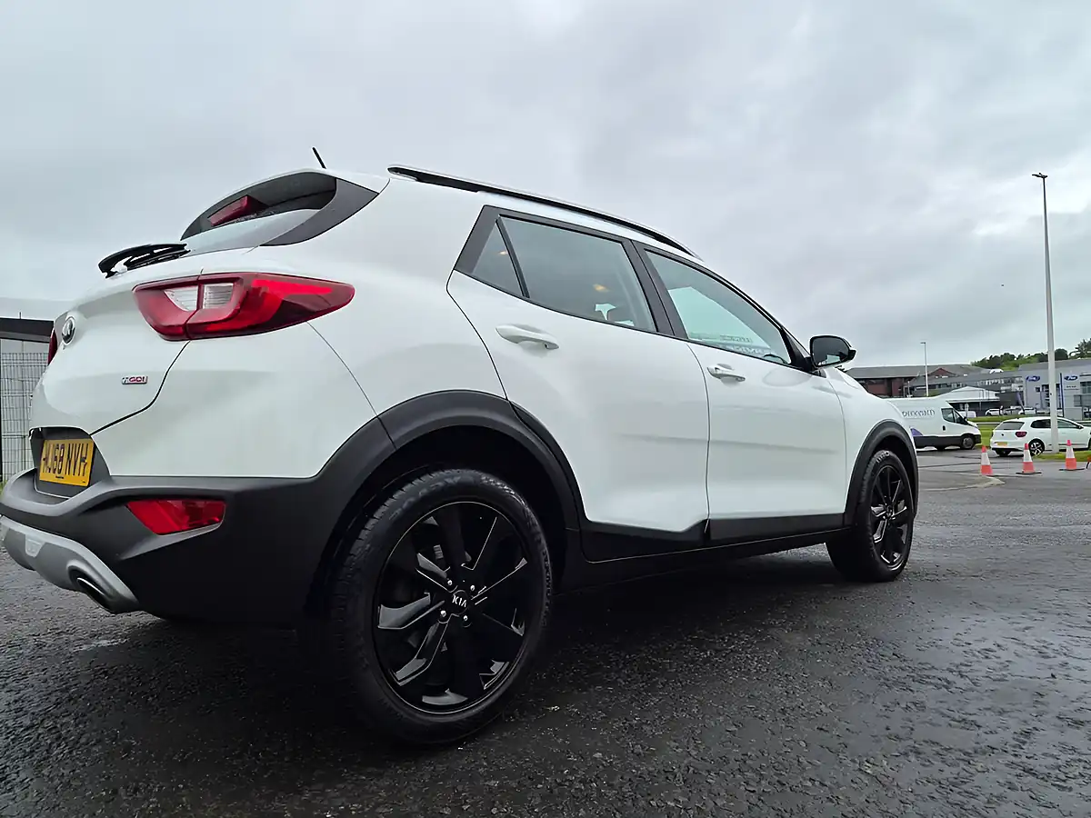 Used 2018 Kia Stonic White - Interior and Exterior details 10