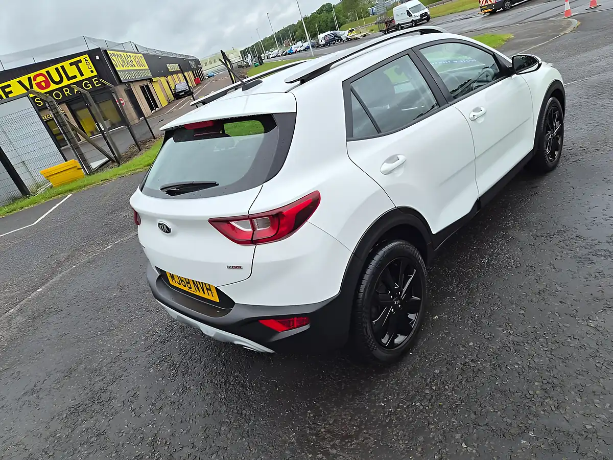 Used 2018 Kia Stonic White - Interior and Exterior details 11