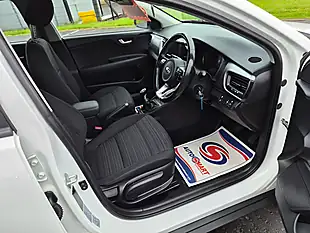 Used 2018 Kia Stonic White - Interior and Exterior details 12