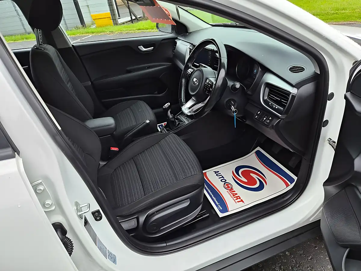 Used 2018 Kia Stonic White - Interior and Exterior details 12