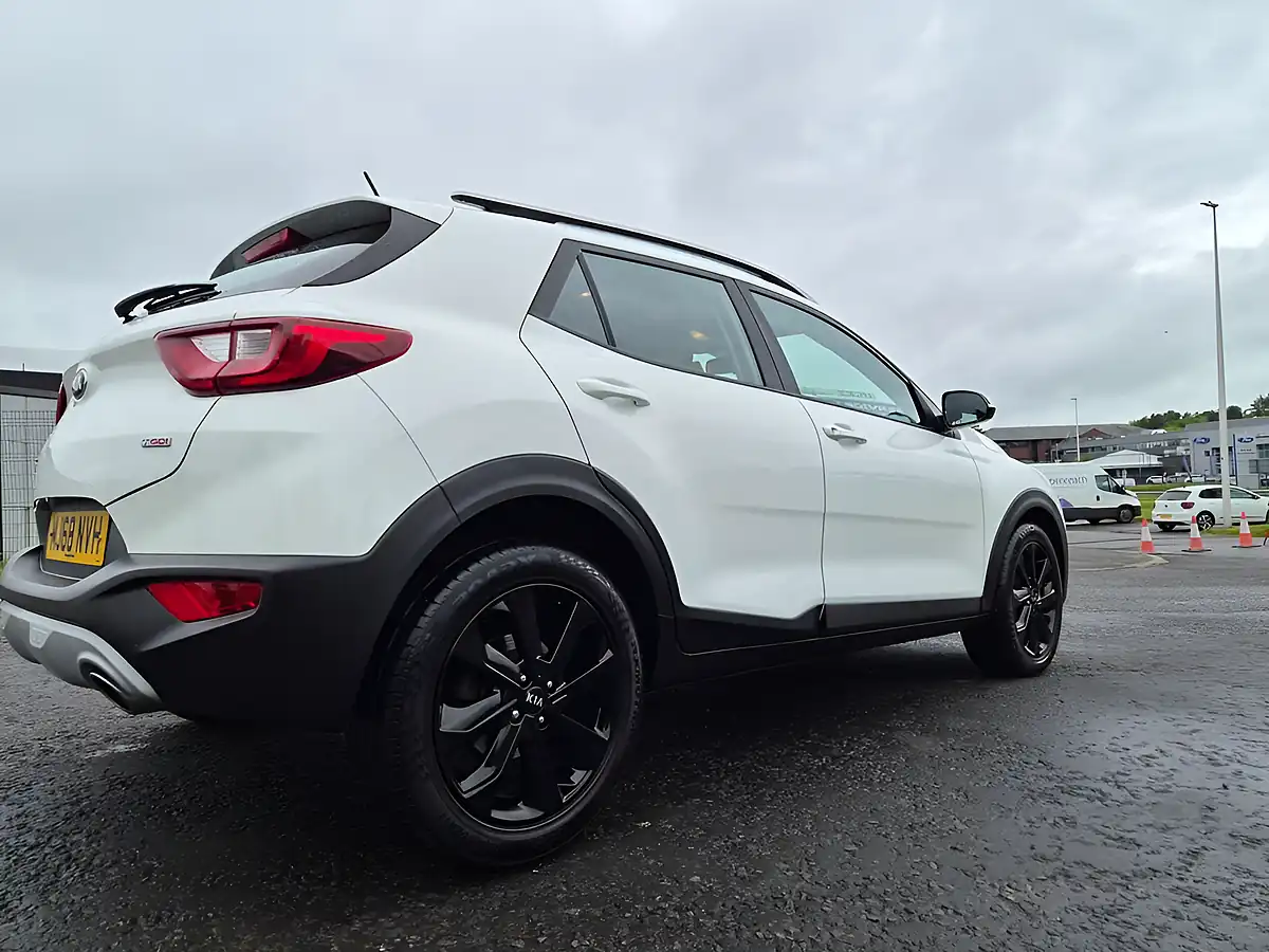 Used 2018 Kia Stonic White - Interior and Exterior details 13