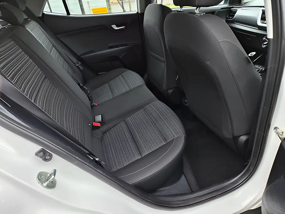 Used 2018 Kia Stonic White - Interior and Exterior details 15