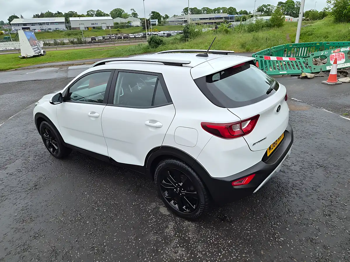 Used 2018 Kia Stonic White - Interior and Exterior details 8