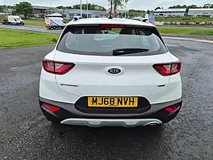 Used 2018 Kia Stonic White - Interior and Exterior details 9