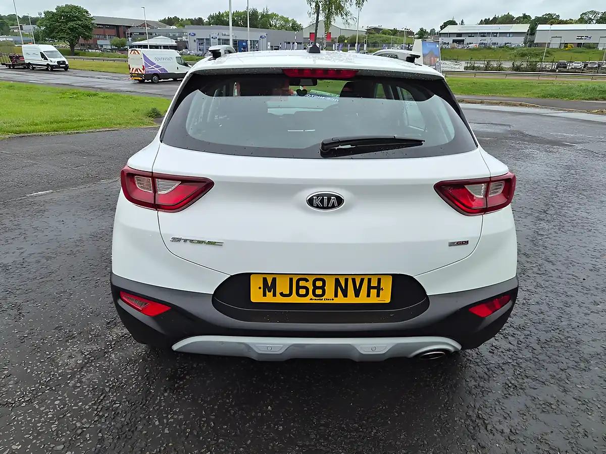 Used 2018 Kia Stonic White - Interior and Exterior details 9