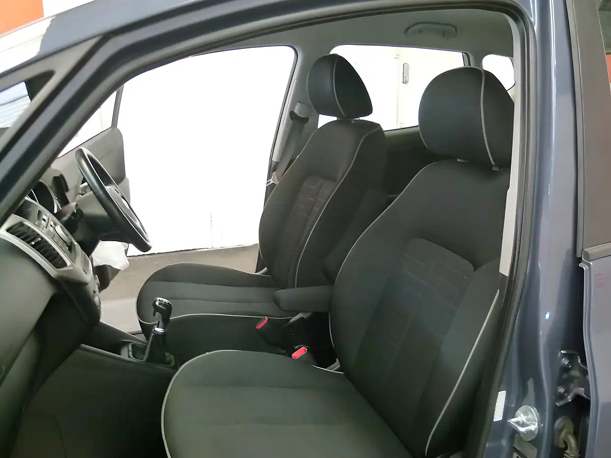 Used 2018 Kia Venga 2 Blue - Interior and Exterior details 14