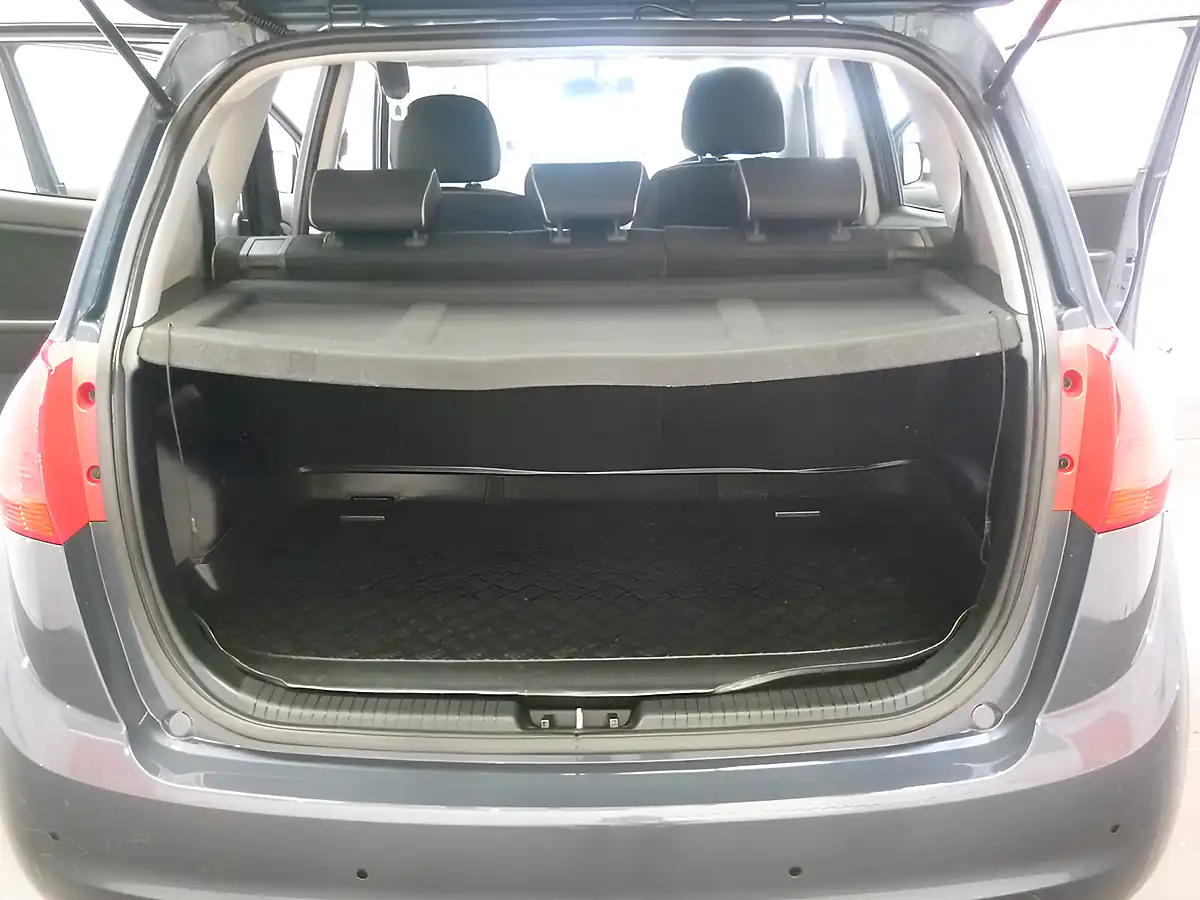 Used 2018 Kia Venga 2 Blue - Interior and Exterior details 16