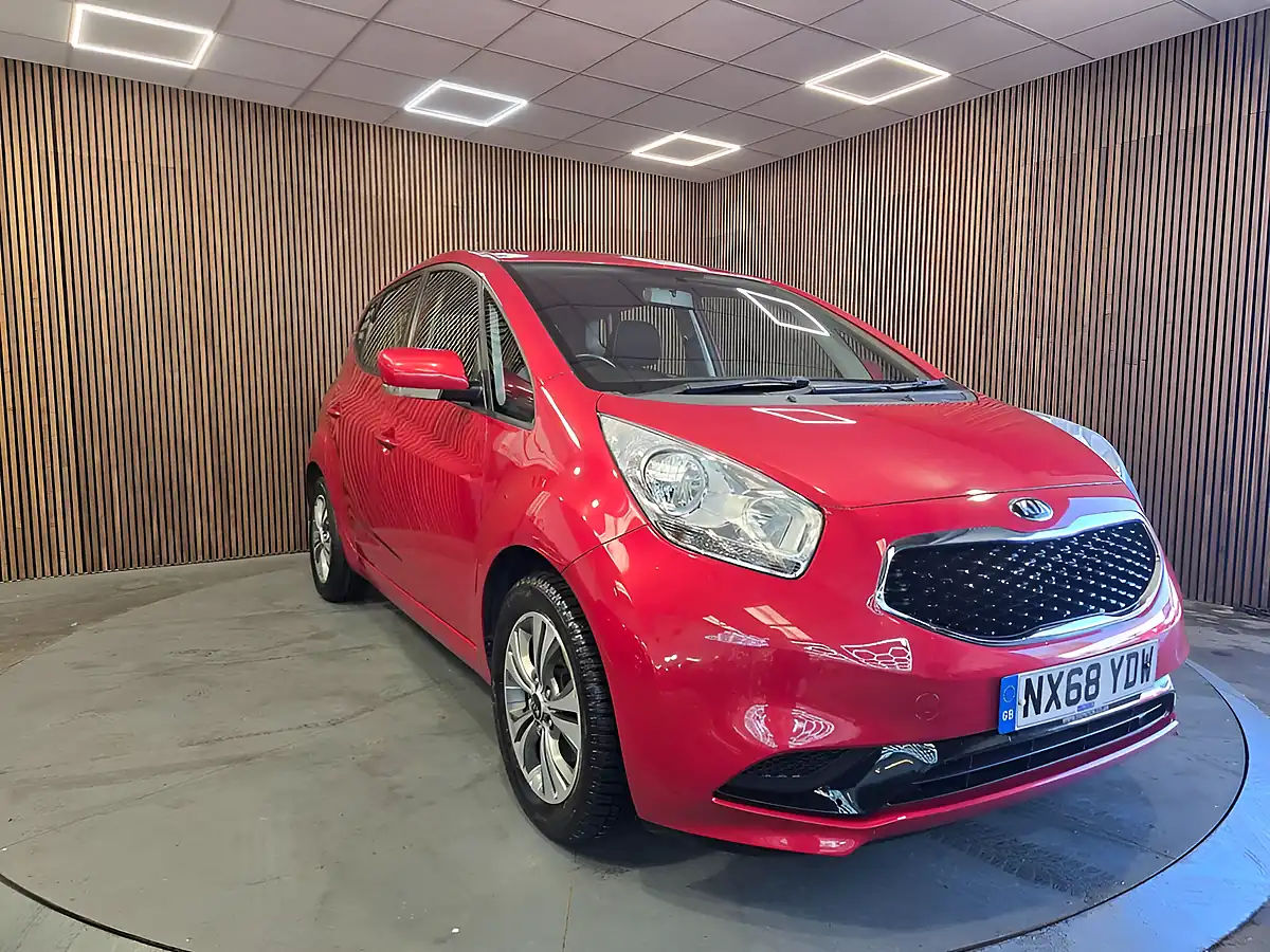 Used 2018 Kia Venga 2 Red - Front View