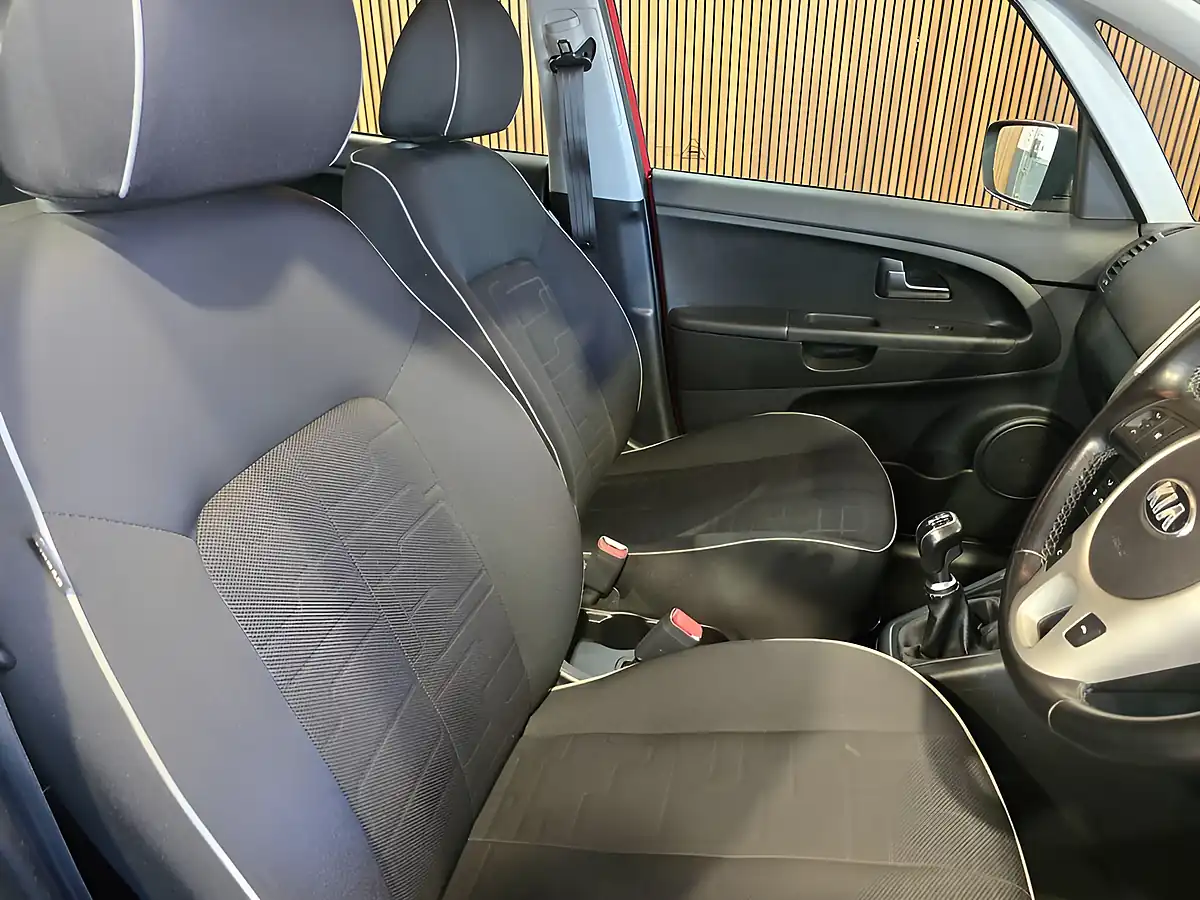 Used 2018 Kia Venga 2 Red - Interior and Exterior details 11