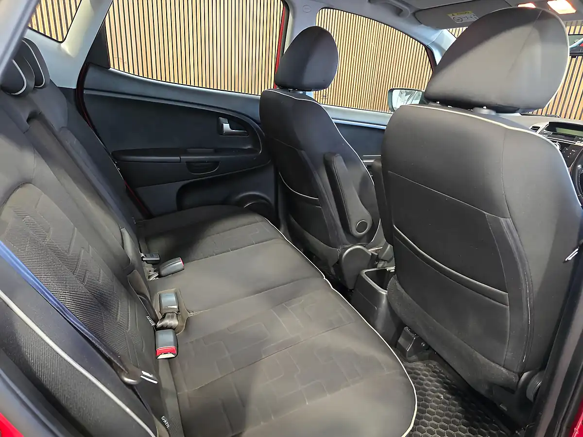 Used 2018 Kia Venga 2 Red - Interior and Exterior details 12
