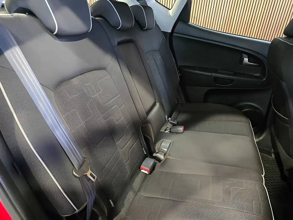 Used 2018 Kia Venga 2 Red - Interior and Exterior details 13