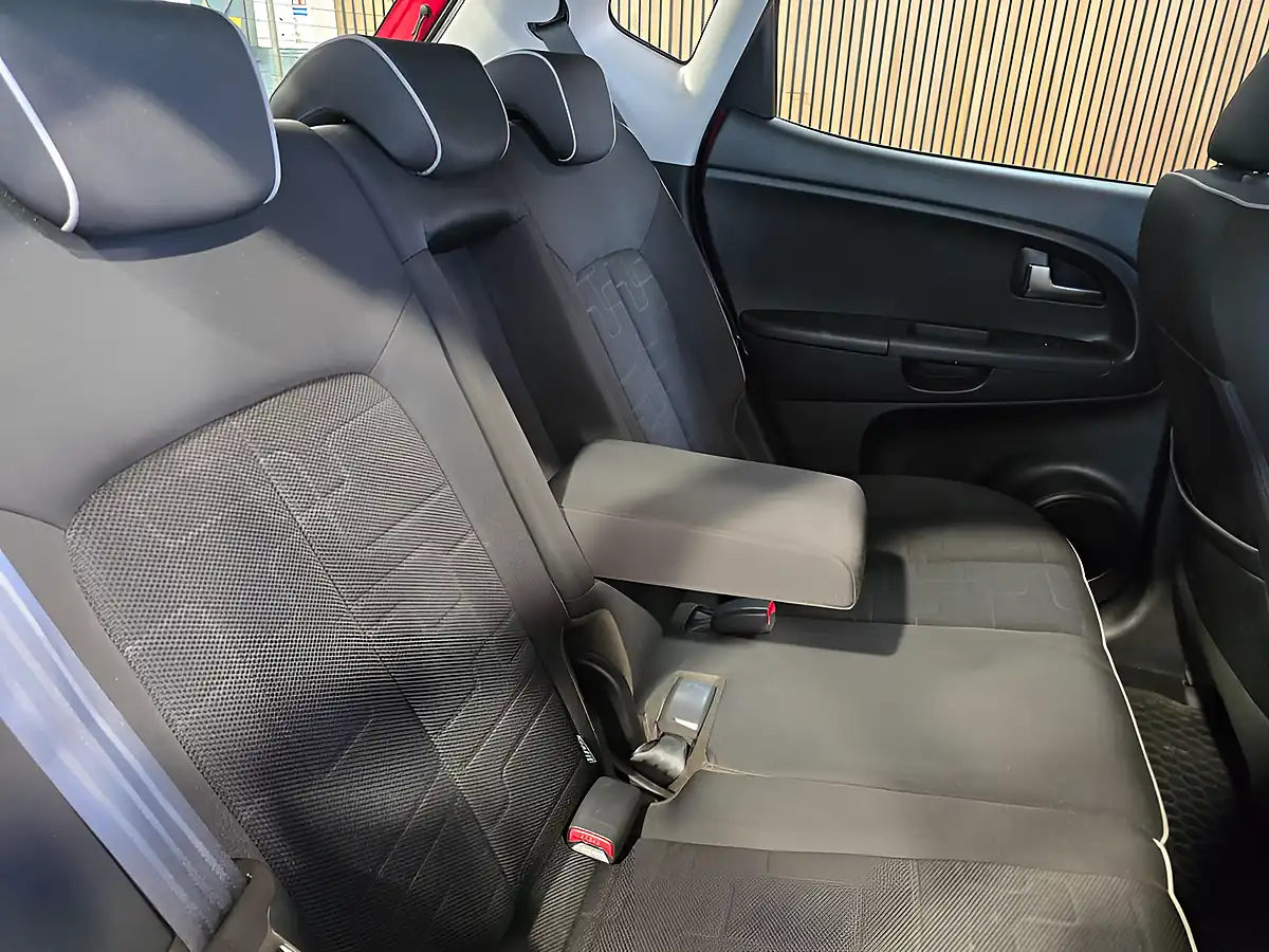 Used 2018 Kia Venga 2 Red - Interior and Exterior details 14