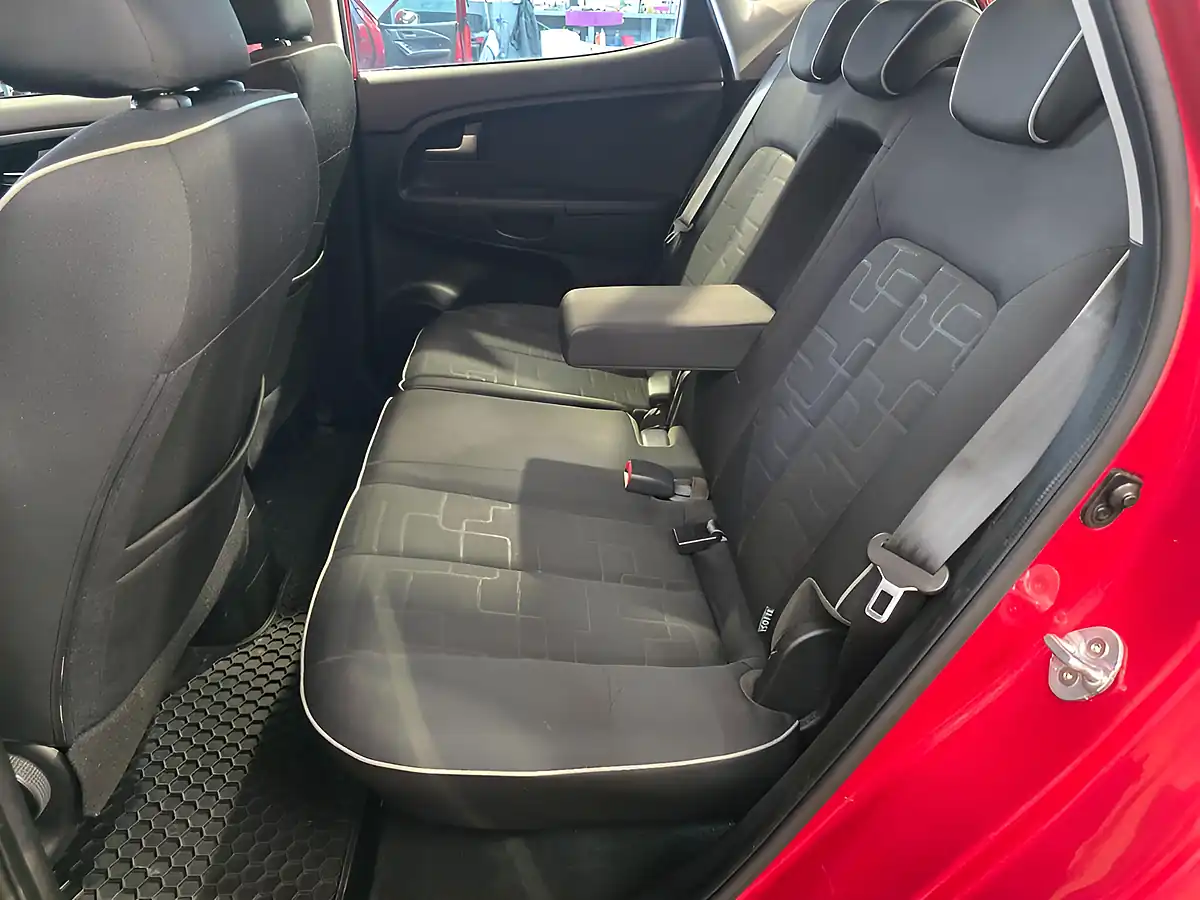 Used 2018 Kia Venga 2 Red - Interior and Exterior details 16