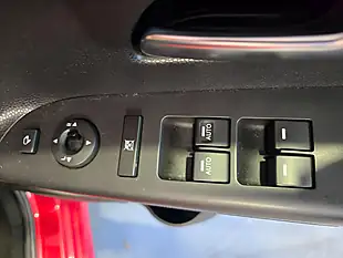 Used 2018 Kia Venga 2 Red - Interior and Exterior details 17