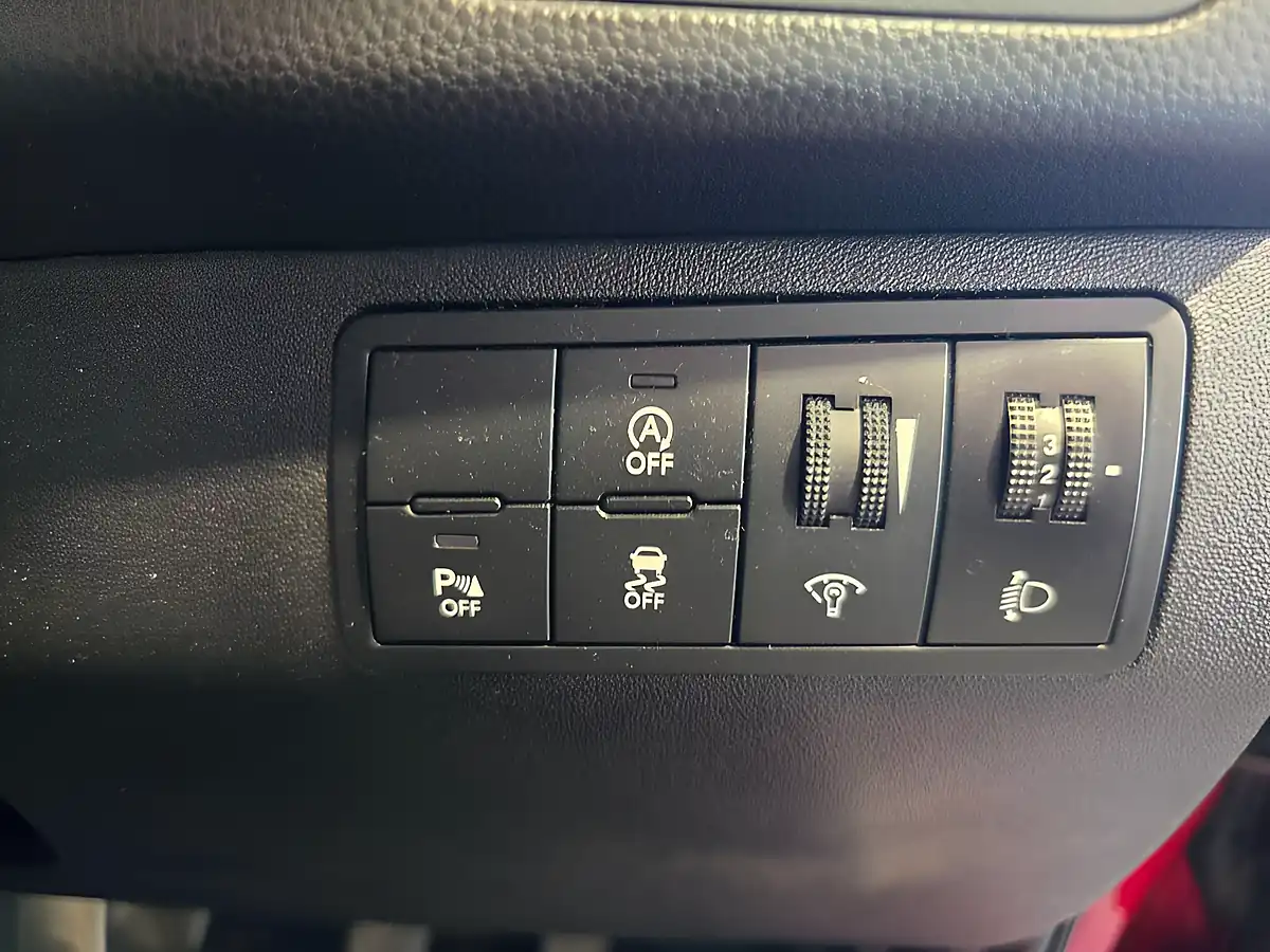 Used 2018 Kia Venga 2 Red - Interior and Exterior details 18