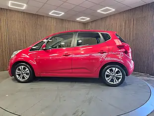 Used 2018 Kia Venga 2 Red - Interior and Exterior details 5