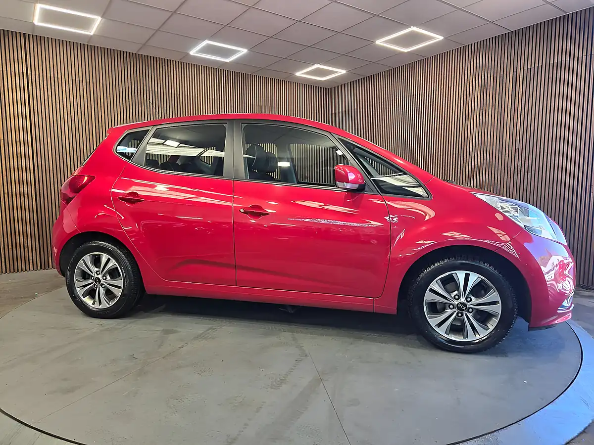 Used 2018 Kia Venga 2 Red - Interior and Exterior details 7