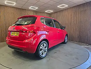 Used 2018 Kia Venga 2 Red - Interior and Exterior details 8