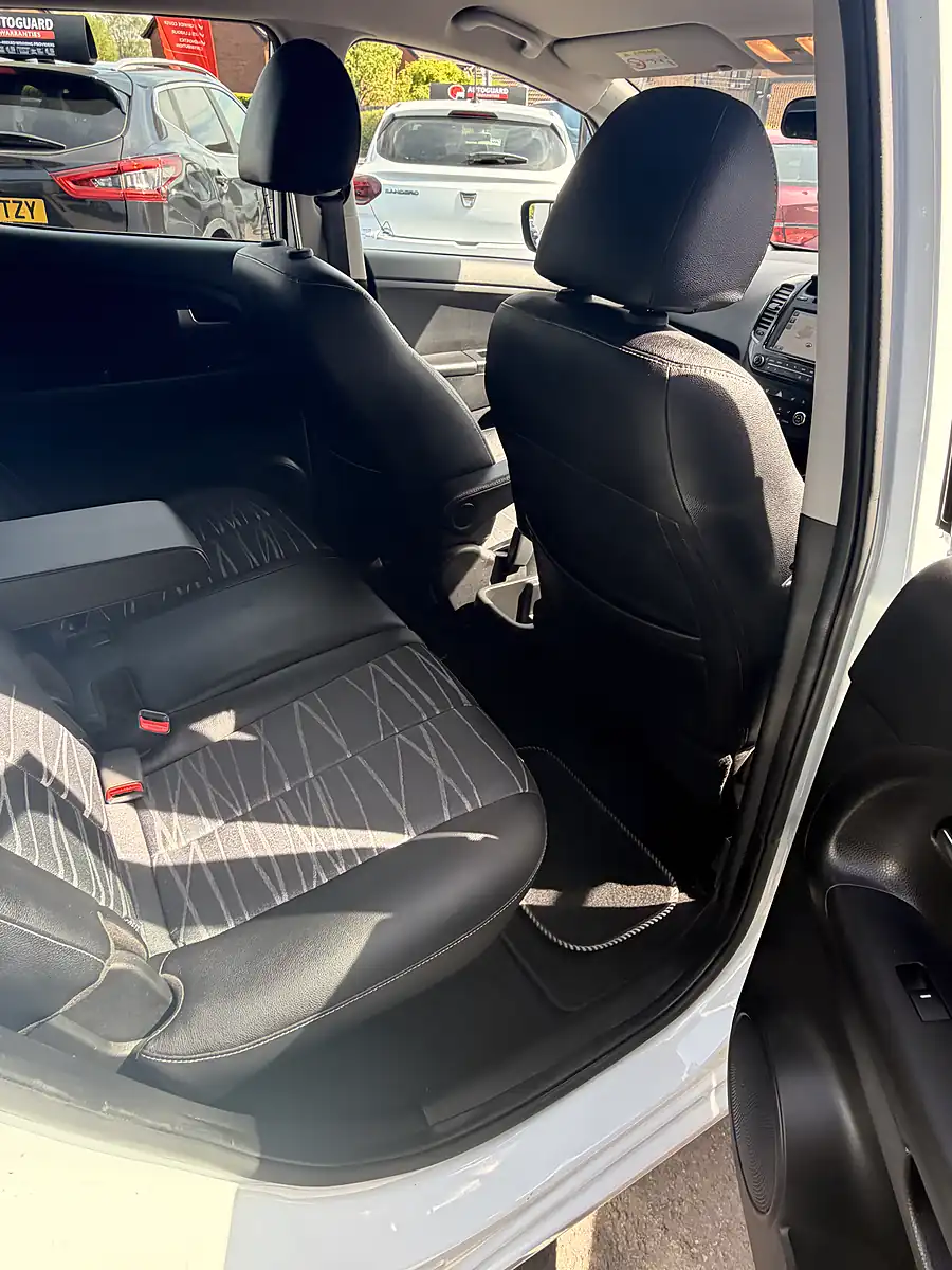 Used 2018 Kia Venga 3 White - Interior and Exterior details 11