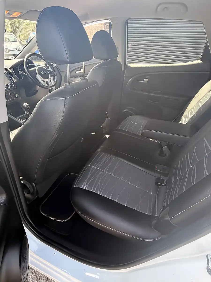 Used 2018 Kia Venga 3 White - Interior and Exterior details 13