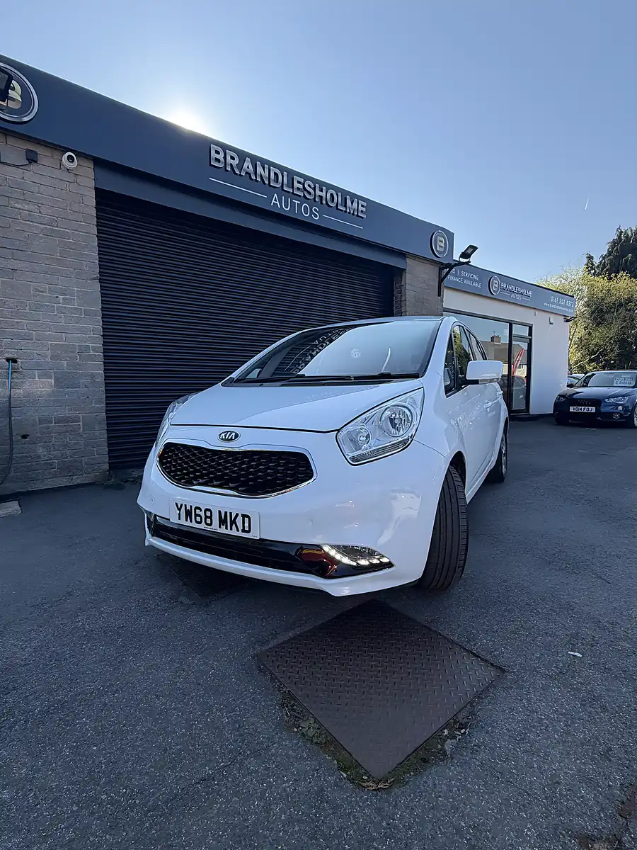 Used 2018 Kia Venga 3 White - Interior and Exterior details 3