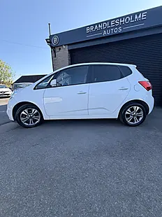 Used 2018 Kia Venga 3 White - Interior and Exterior details 4