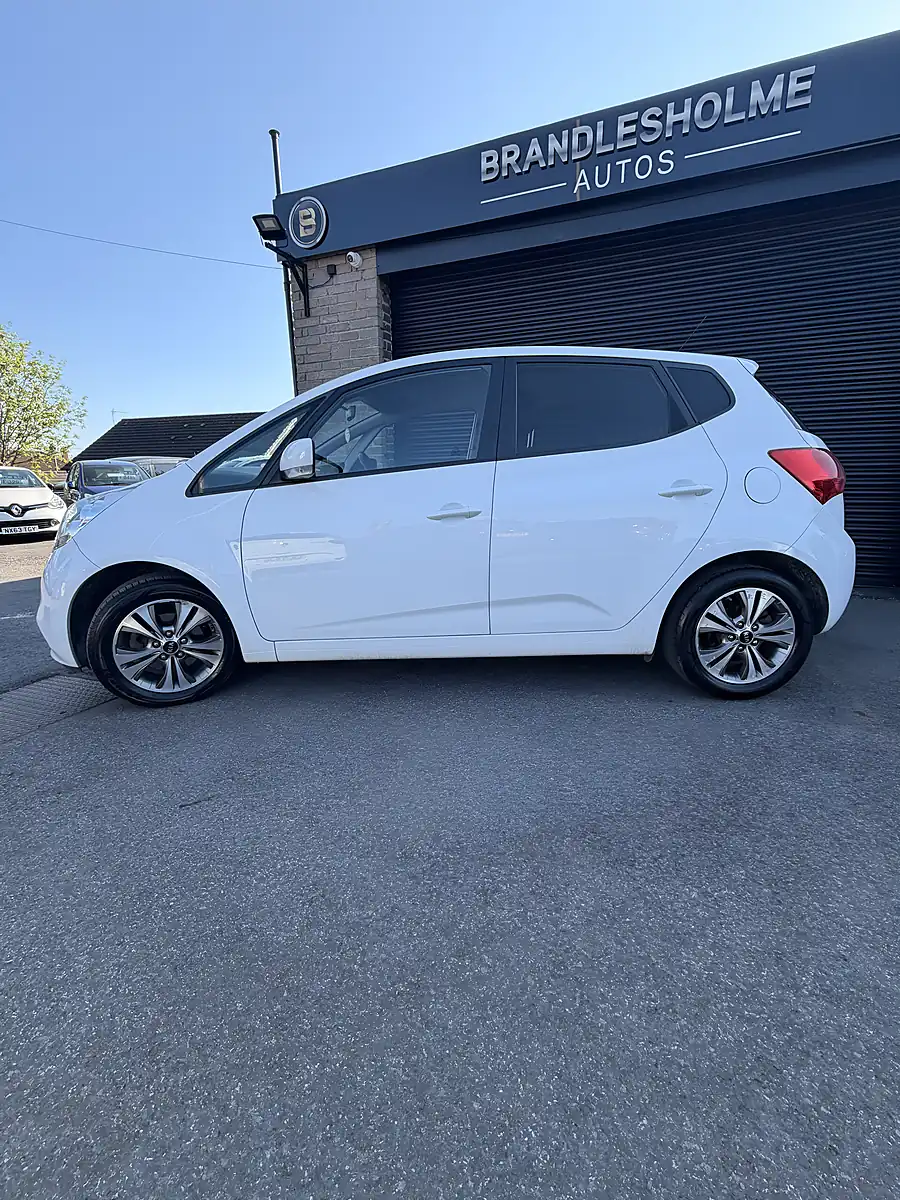 Used 2018 Kia Venga 3 White - Interior and Exterior details 4