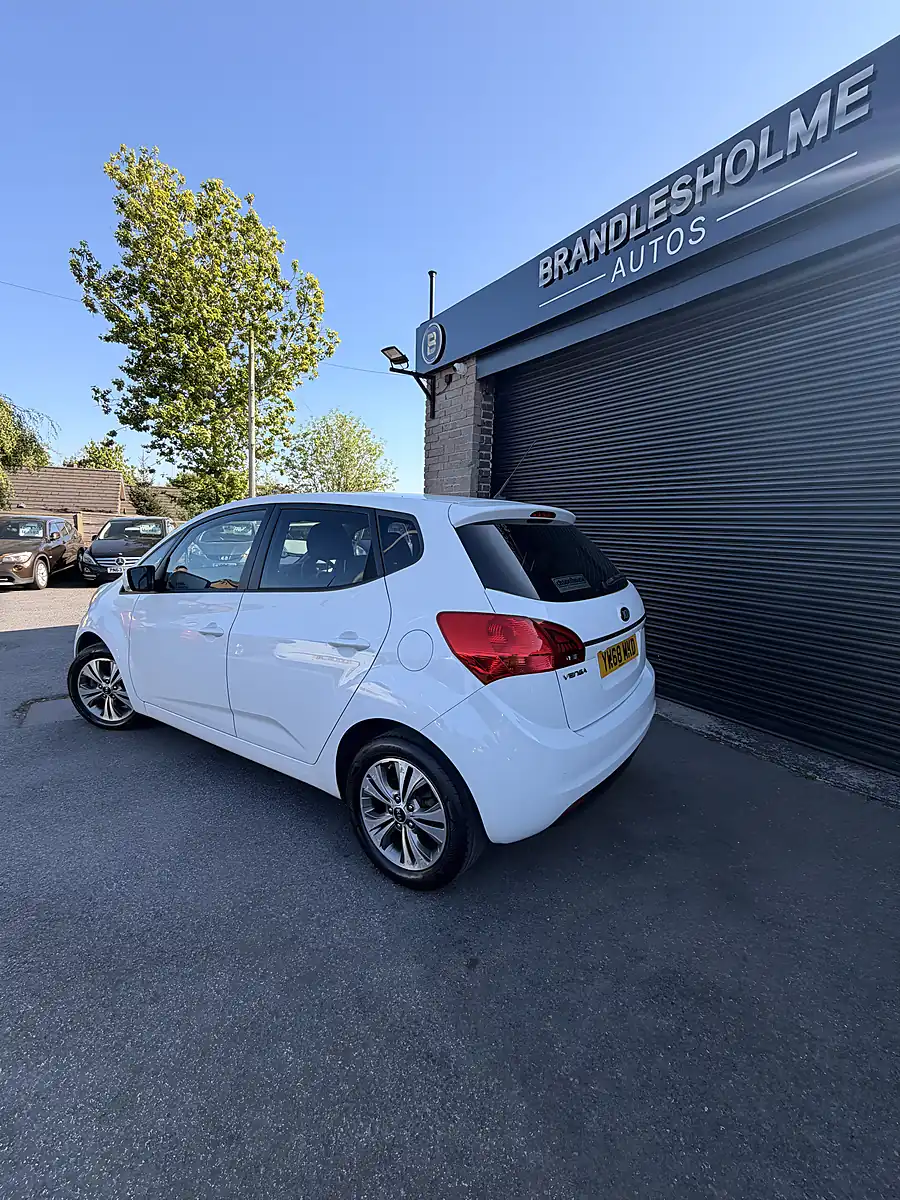 Used 2018 Kia Venga 3 White - Interior and Exterior details 5
