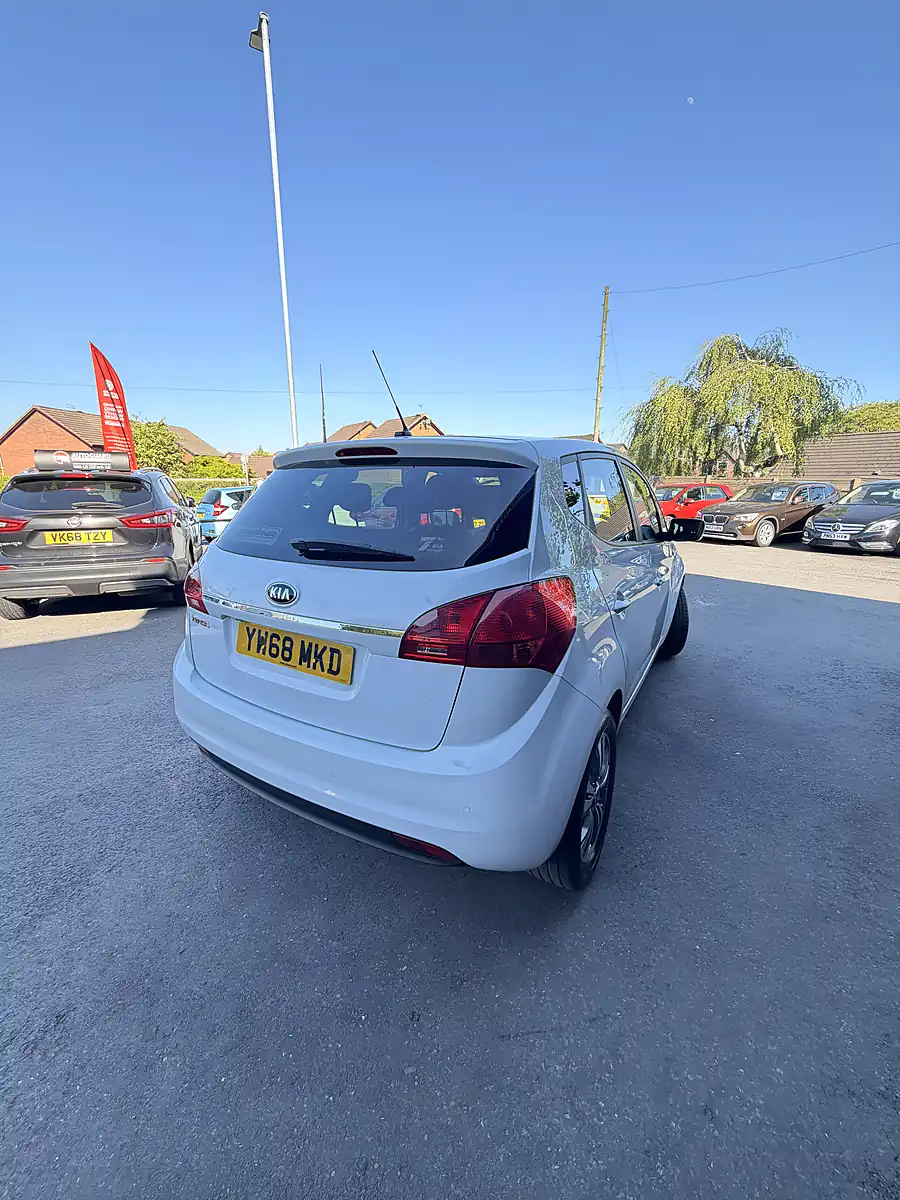 Used 2018 Kia Venga 3 White - Interior and Exterior details 7