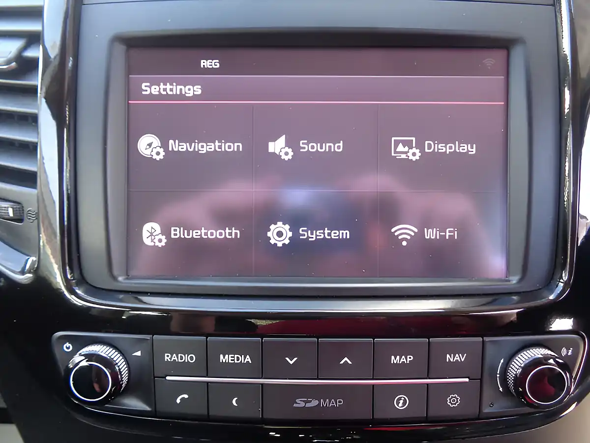 Used 2018 Kia Venga 3 White - Interior and Exterior details 11