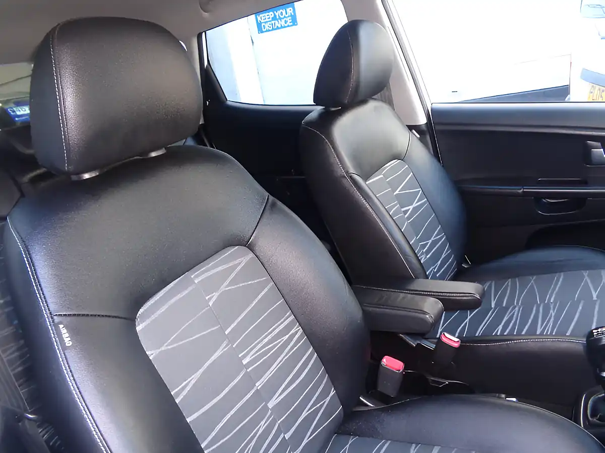Used 2018 Kia Venga 3 White - Interior and Exterior details 12