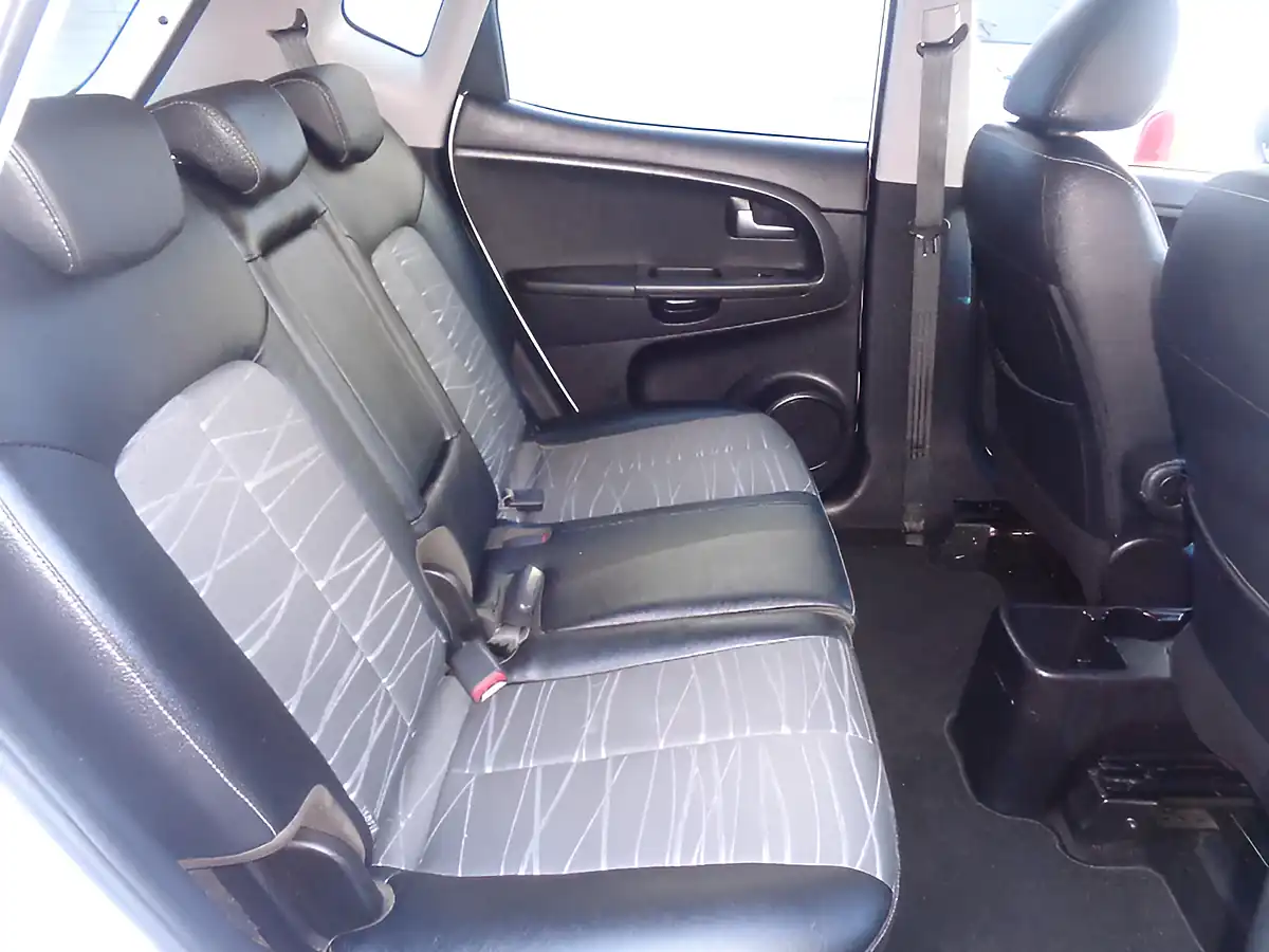 Used 2018 Kia Venga 3 White - Interior and Exterior details 13