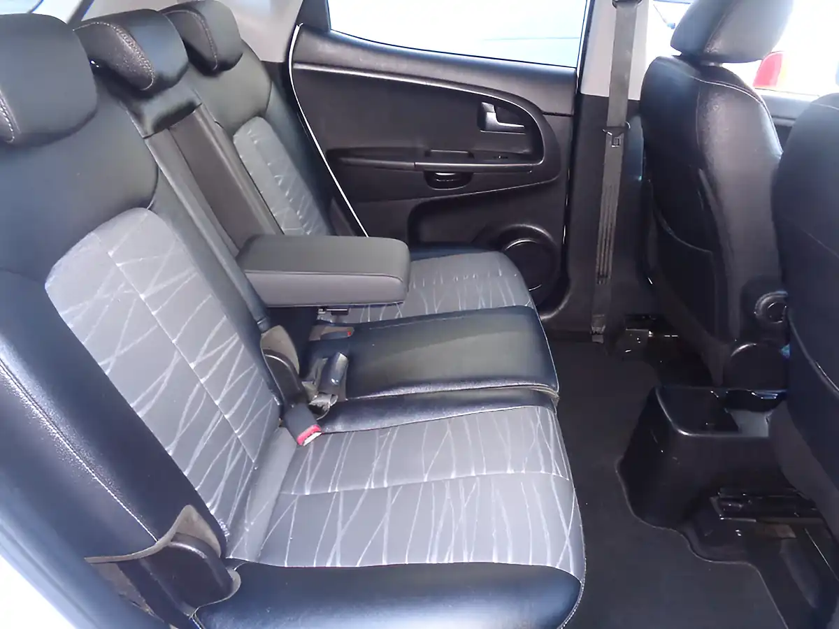 Used 2018 Kia Venga 3 White - Interior and Exterior details 14