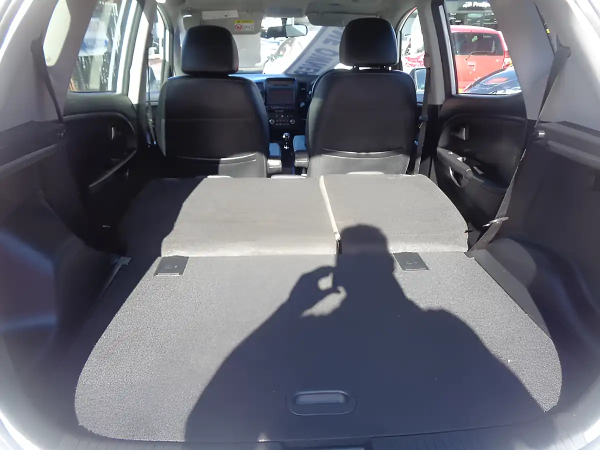 Used 2018 Kia Venga 3 White - Interior and Exterior details 17