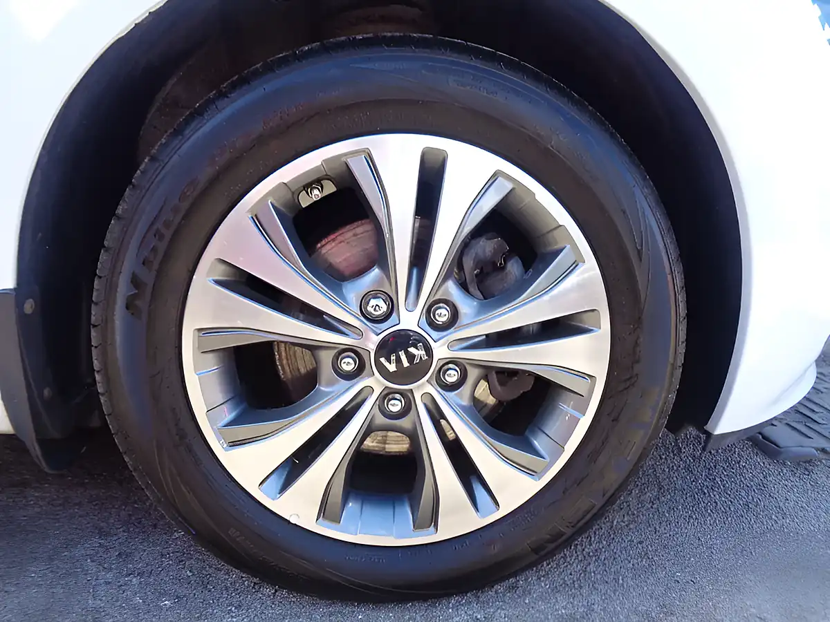 Used 2018 Kia Venga 3 White - Interior and Exterior details 19
