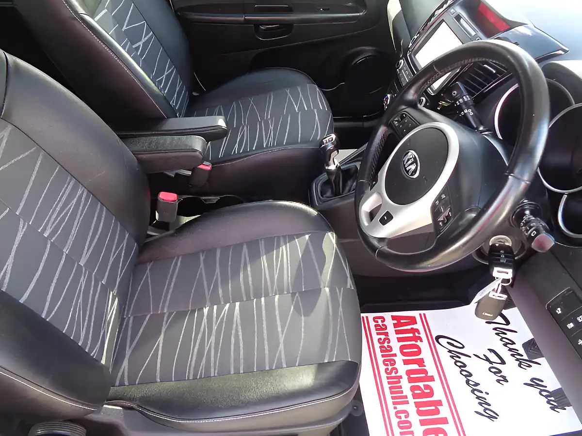 Used 2018 Kia Venga 3 White - Interior and Exterior details 5