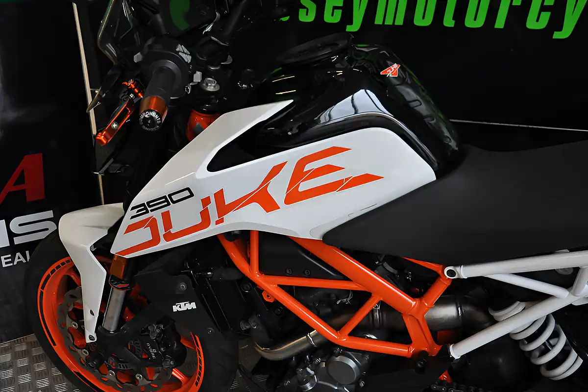 Used 2018 Ktm 390 Duke Orange - Interior and Exterior details 7