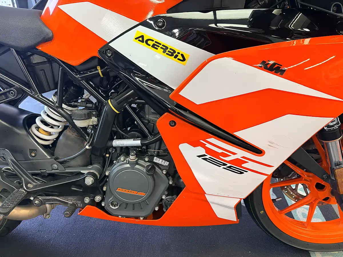 Used 2018 Ktm Rc 125 - Interior and Exterior details 18
