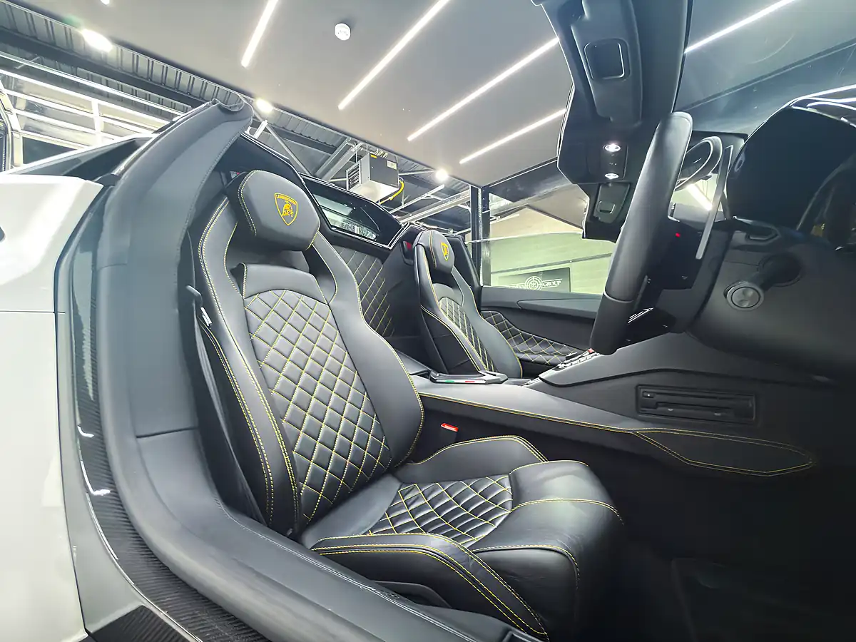 Used 2018 Lamborghini Aventador Lp 740-4 S White - Interior and Exterior details 11